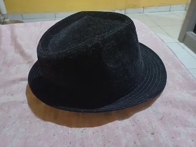 Chapeu preto em Veludo(usado poucas vezes)