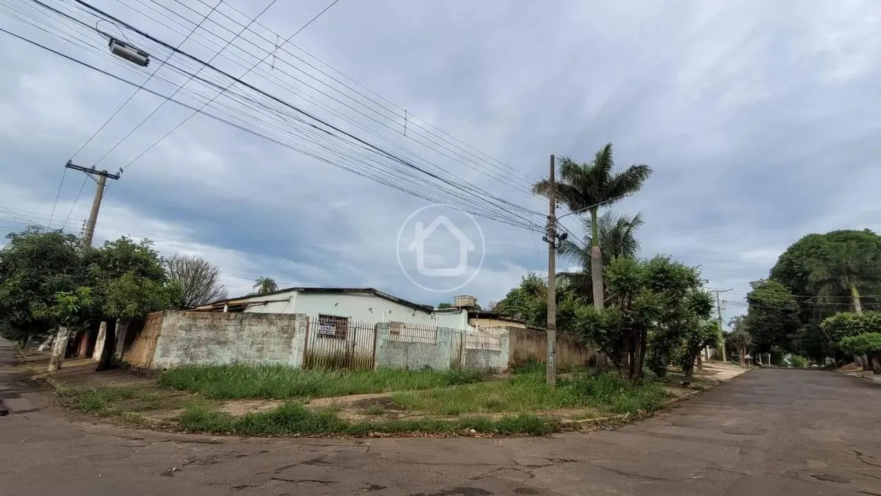 TERRENO DE ESQUINA NO TAVEIROPOLIS