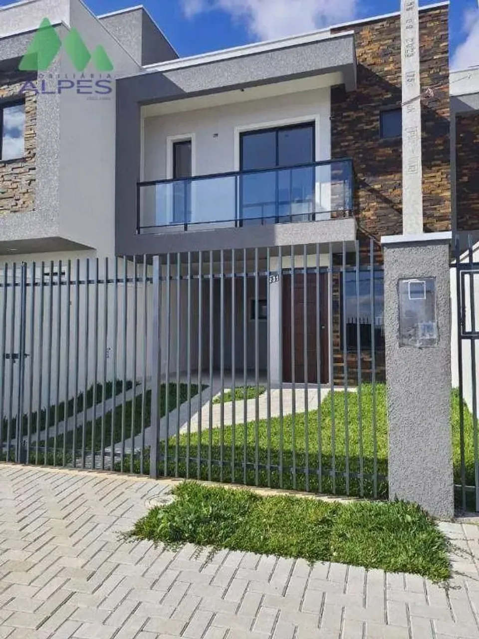 Sobrado com 3 dormitórios à venda, 110 m² por R$ 640.000,00 - Umbará - Curitiba/PR