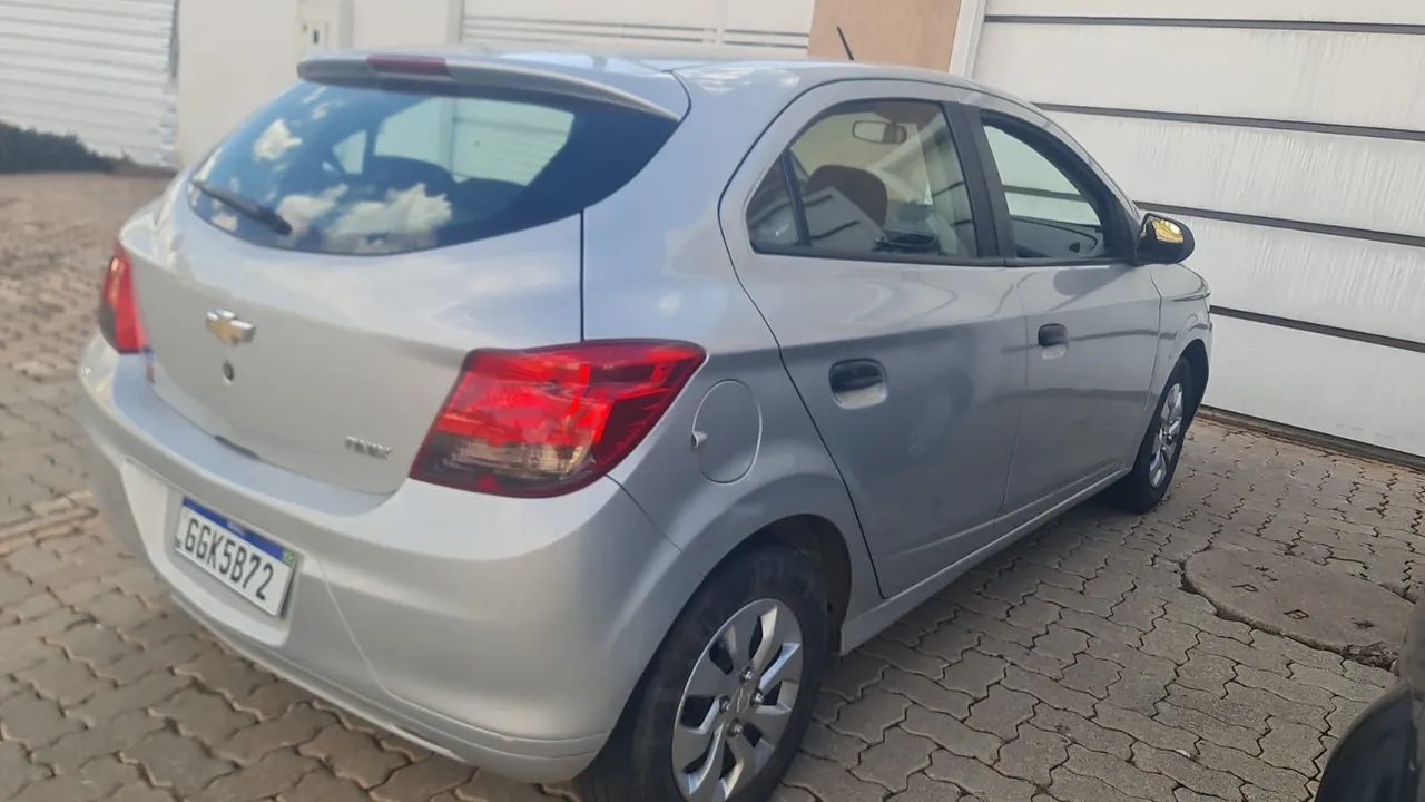 Vendo Ônix, 2019, 6 marchas whats * - Foto 2