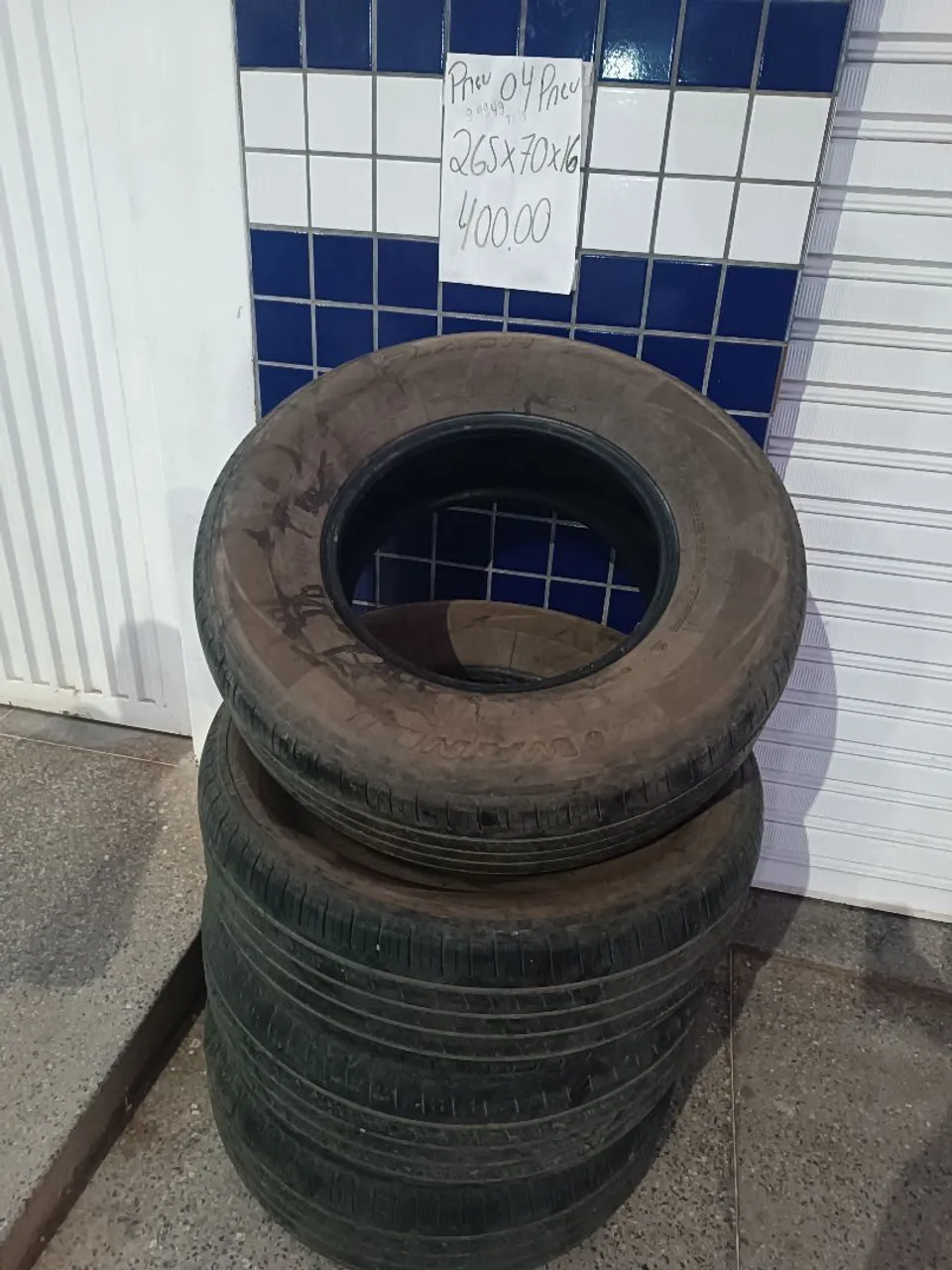 Pneu 265/70 R16 - 400,00