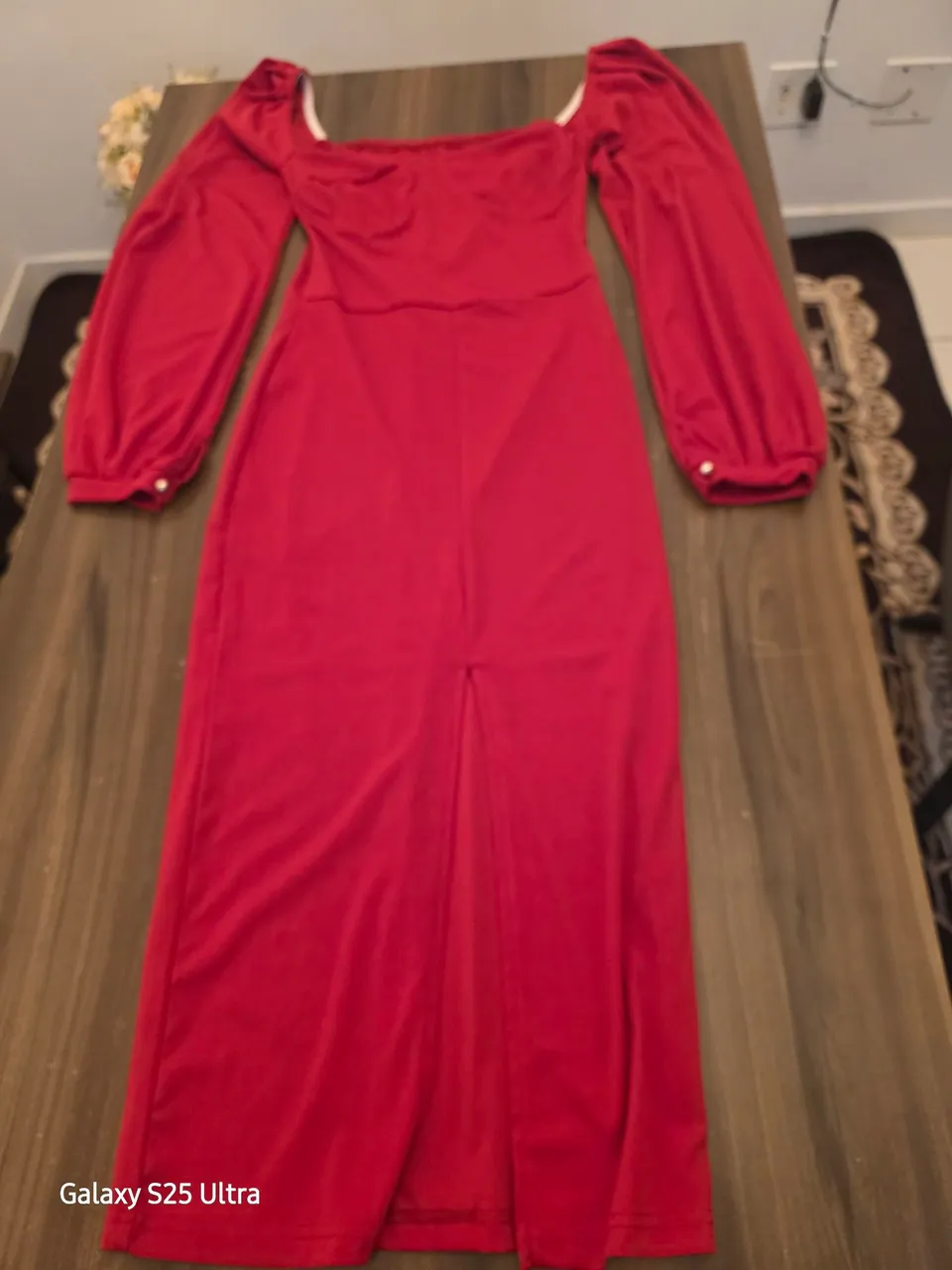 Vestido Longo Vermelho com Mangas Bufantes