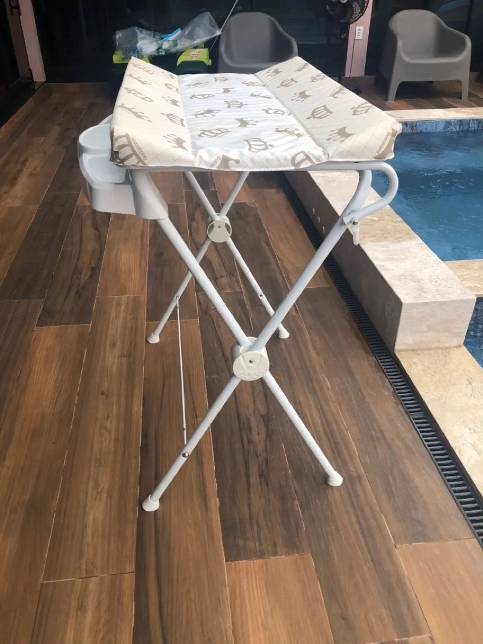 Trocador de bebê dobrável branco - Foto 3