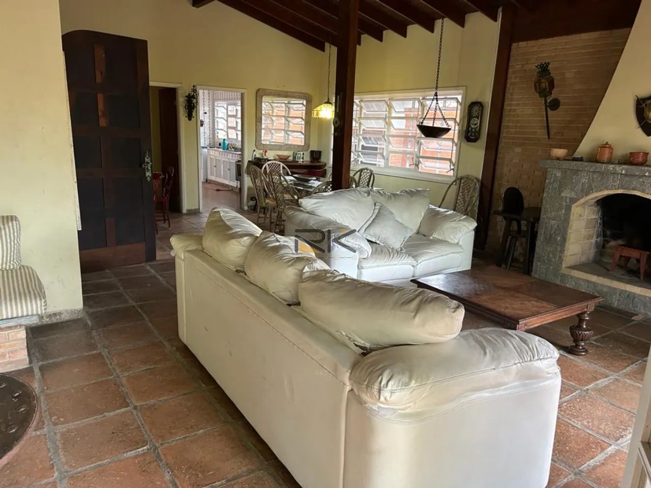 CASA EM CONDOMINIO COM 4 DORMITÓRIOS SENDO 1 SUÍTES,2 VAGAS DE GARAGEM,VARANDA GOURMET COM