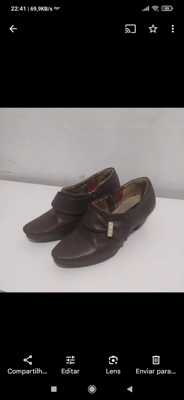 Sapato de couro marron Viamarte.
