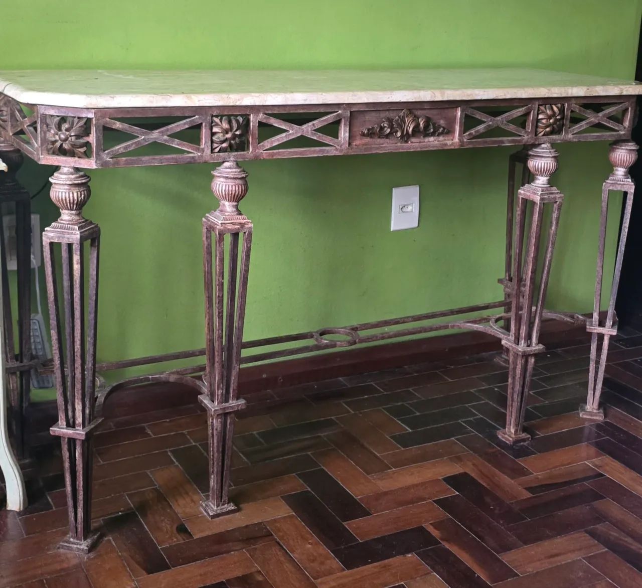 Aparador em Ferro e Tampo de Mármore