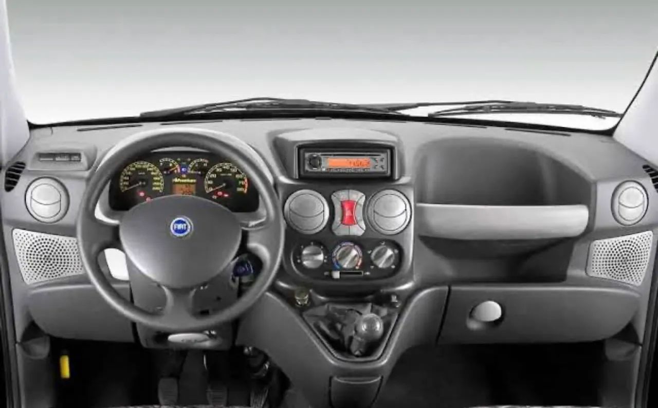 Executivo Transporte de Doblo 7 lugares  - Foto 2