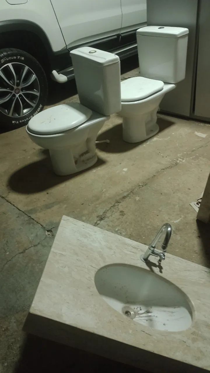 Dois vasos caixa acoplada e dois lavatório 