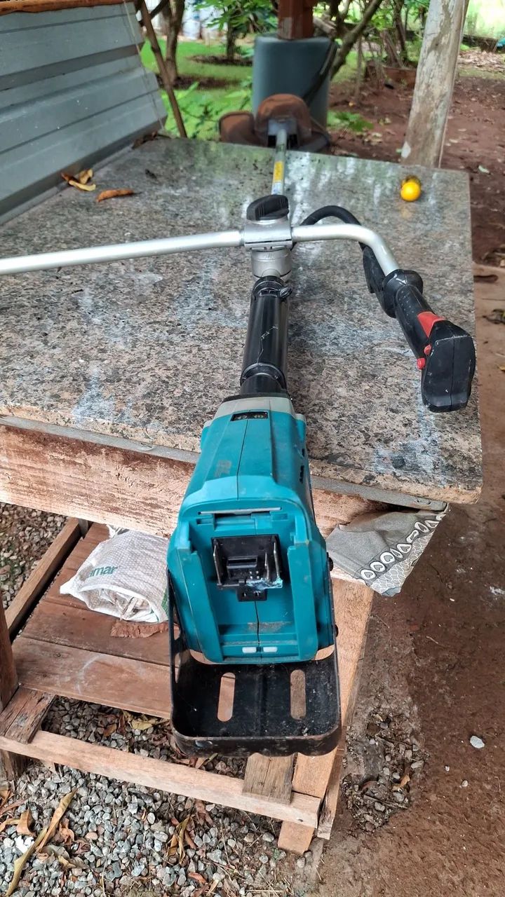 Roçadeira a bateria 36v Makita BC231UC
