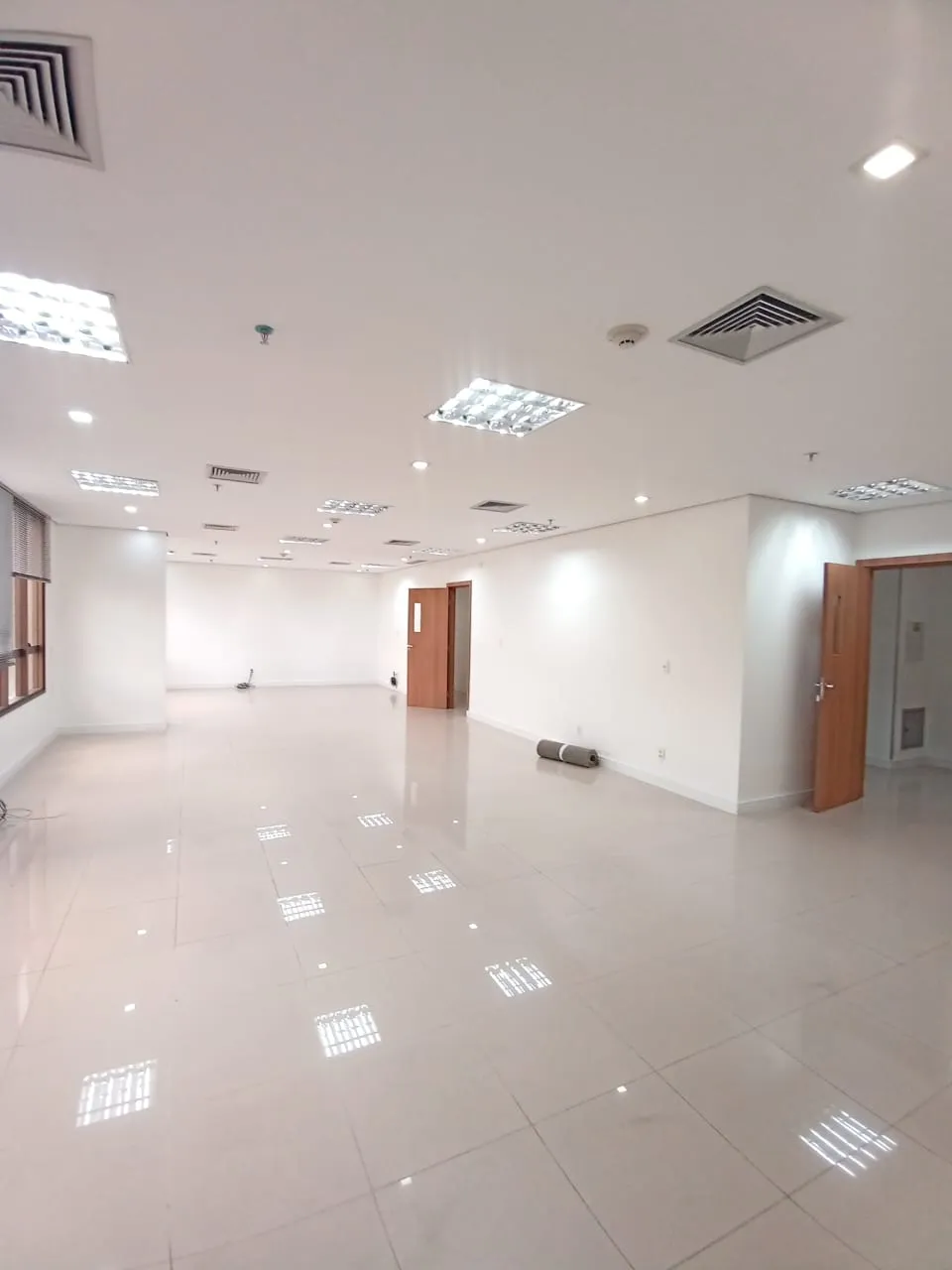 The Office 13 Salas em Andar Alto com Vista pro Rio e Ponte/ 326m²