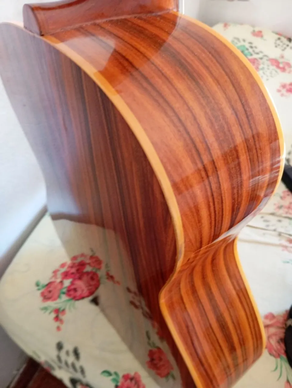 Violão Artesanal de Madeira Nobre - Instrumento Musical