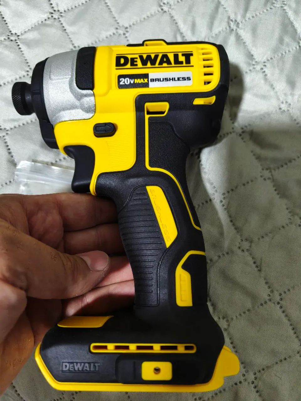 Parafusadeira de impacto Dewalt dcf7871 nova