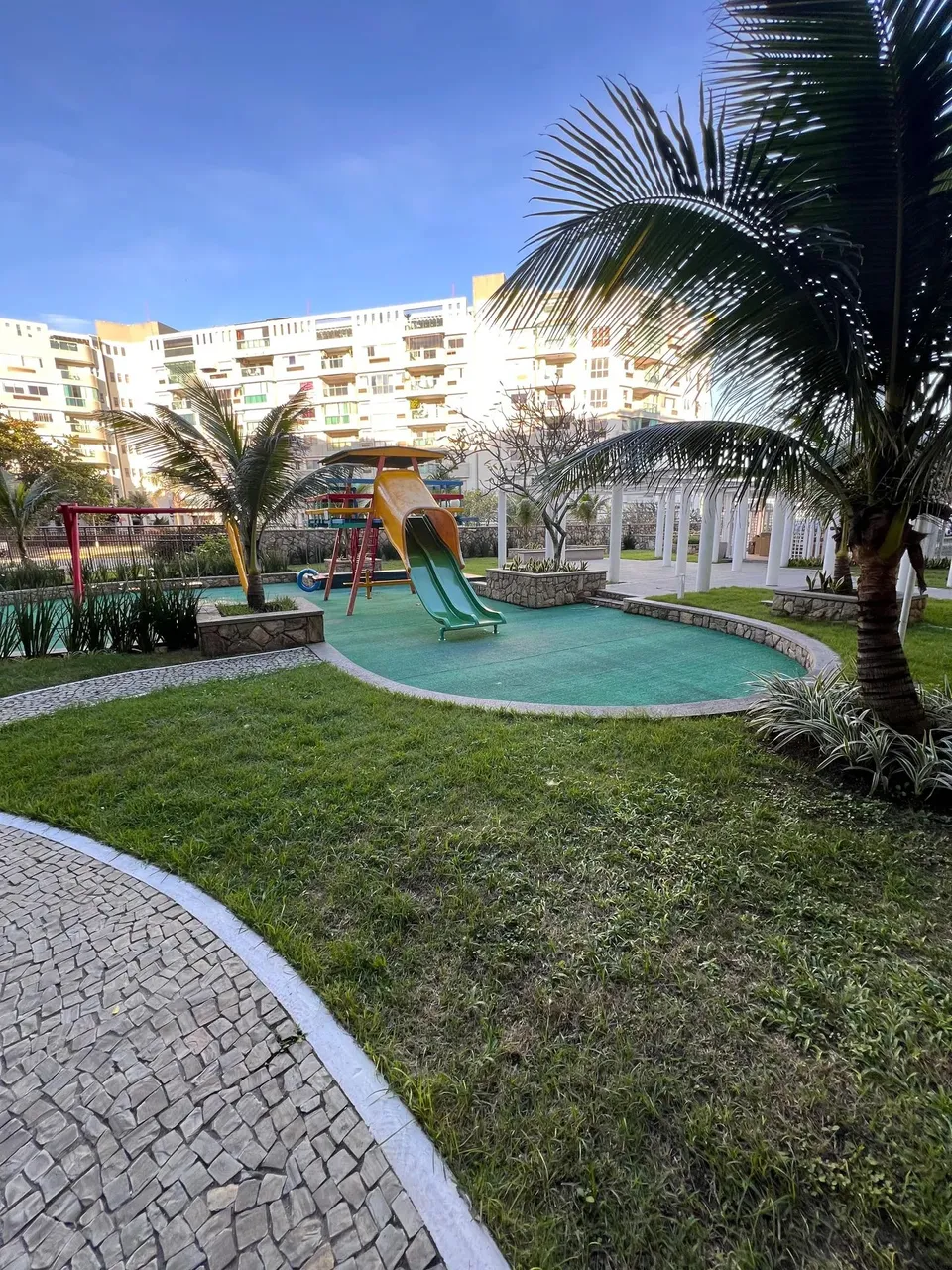 Locação no condomínio Sunset Drive com 67m² com 1 quartos Barra da Tijuca Rj