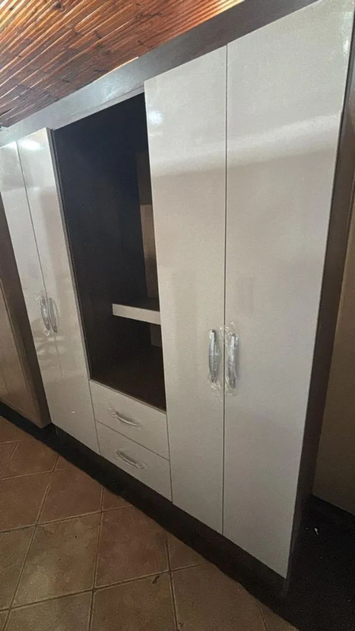 Promoção guarda roupa de 4 portas branco
