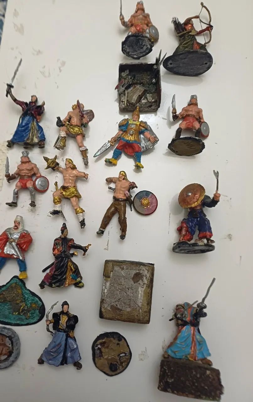 venda de figuras de metal montadas e pintadas  - Foto 3