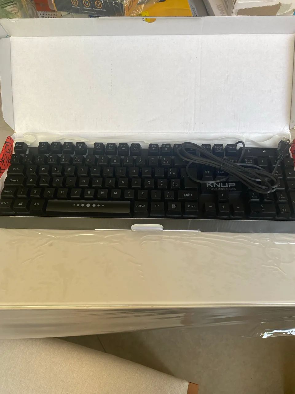 Teclado Gamer Semi Mecânico Knup Kp-2043, LED RGB, USB