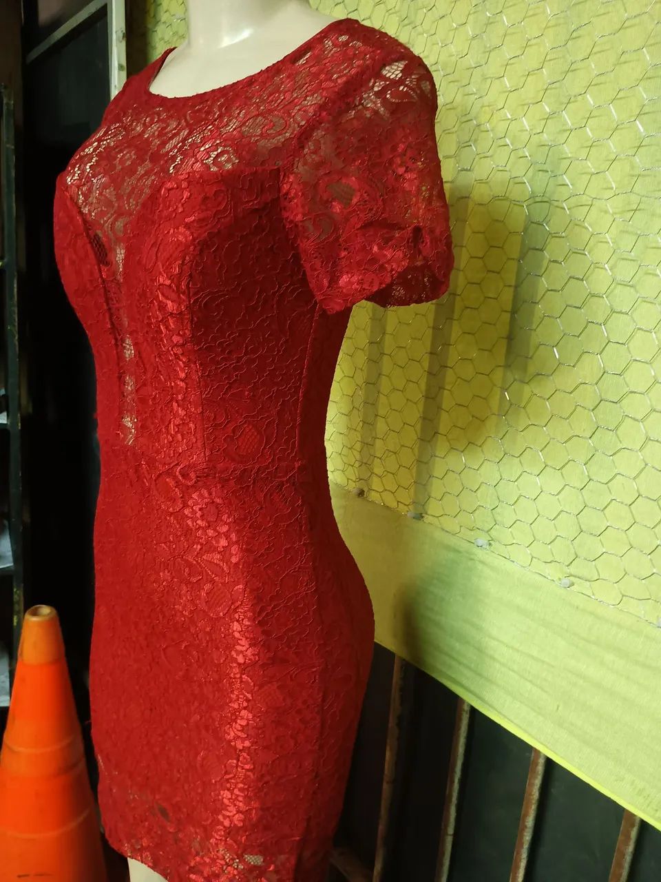 Vestido Vermelho Rendado Elegante - Foto 5