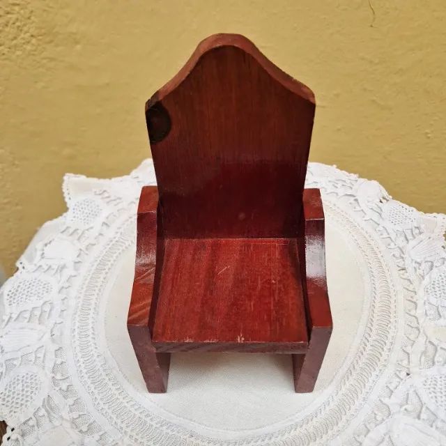 Par de Gnomos Antigos + 1 Cadeirinha de Madeira - Foto 6