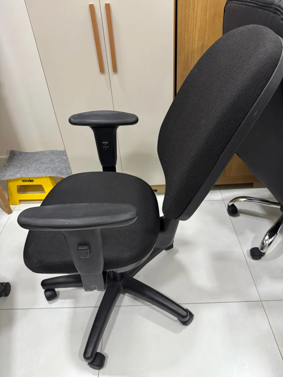 Cadeira de Escritório Giratória com Rodas