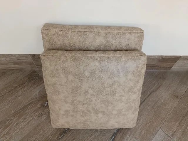 Par de Almofadas Cheias - 45x40 - Couro Sintetico Bege