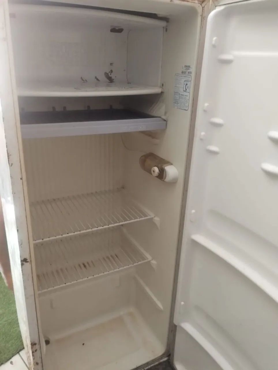 Geladeira usada ,antiga mais funcionando. - Foto 3