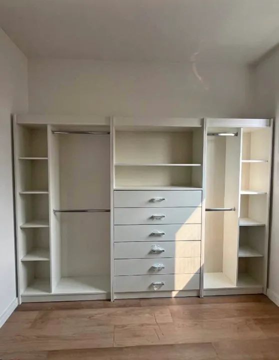 CLOSET CABIDEIRO COM GAVETAS E PRATELEIRAS - NOVO