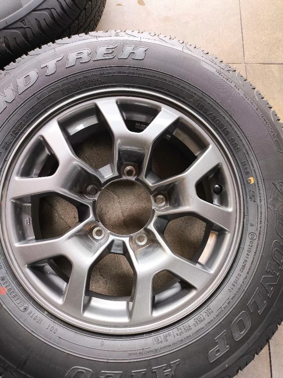 roda aro 15 furaçao 5×139.7 Suzuki original - Foto 5
