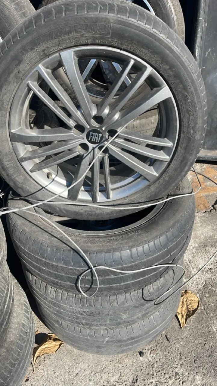 Rodas de liga leve Fiat aro 17 com pneu usados