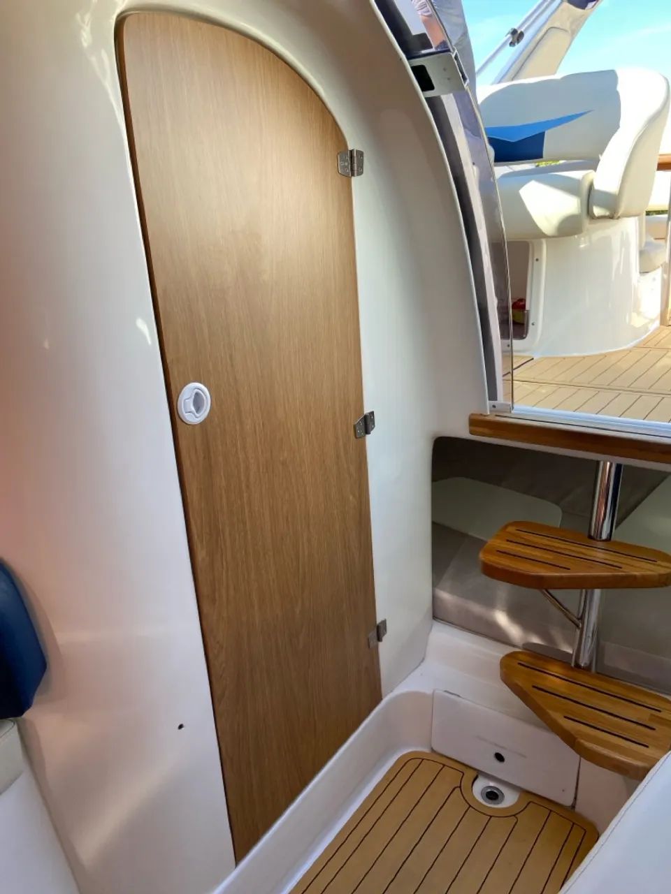 LANCHA TRITON 275 SPORT 2023 banheiro fechado 2 quartos de casal impecável   - Foto 12
