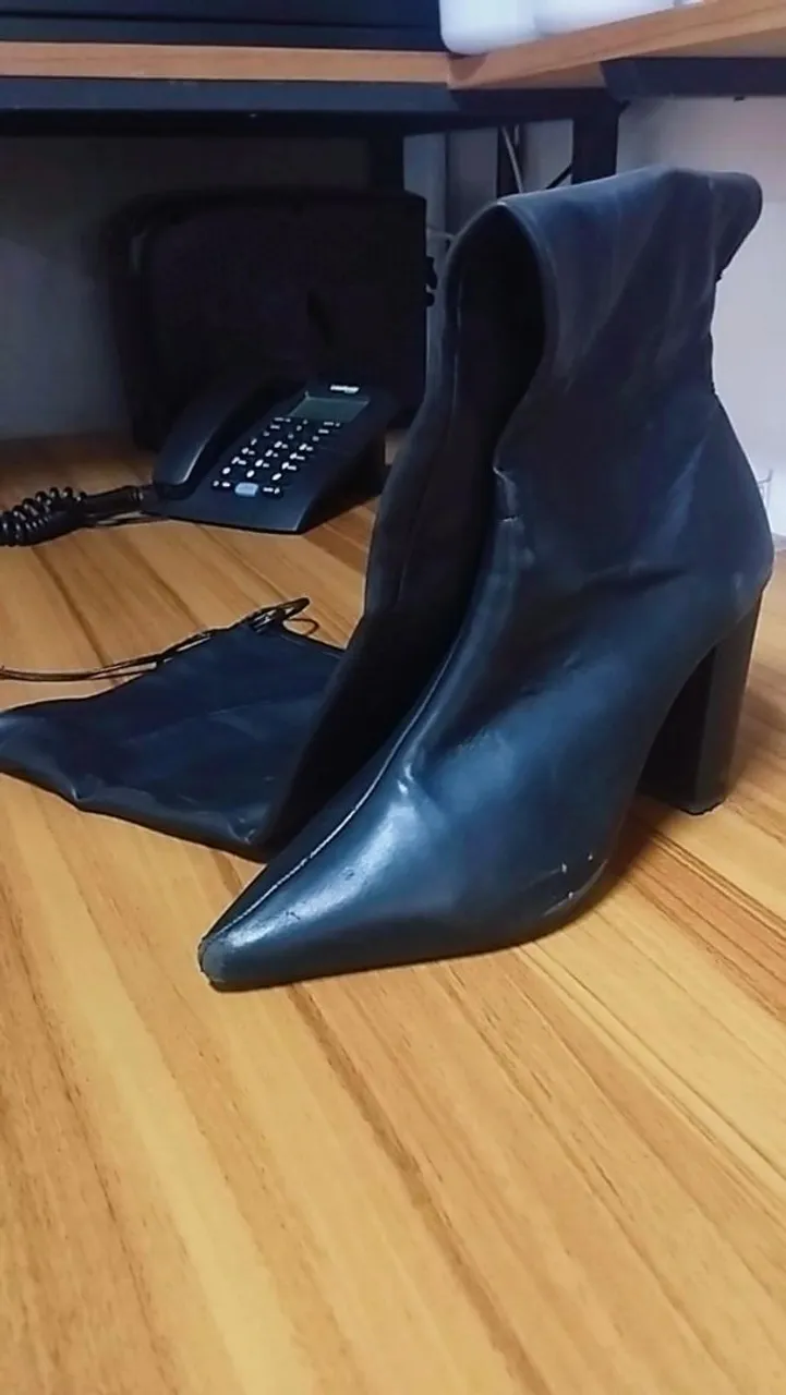 Botas pretas de cano alto