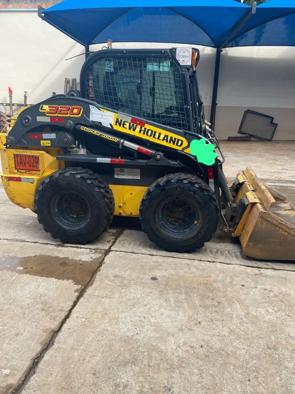 Mini Carregadeira New Holland 320 Super Boom