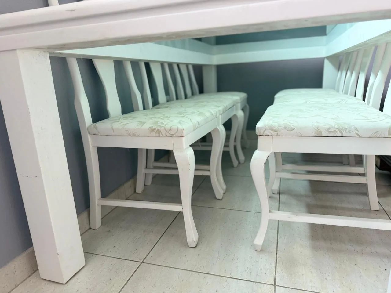 MESA COM CADEIRAS E BANQUETAS - Foto 2