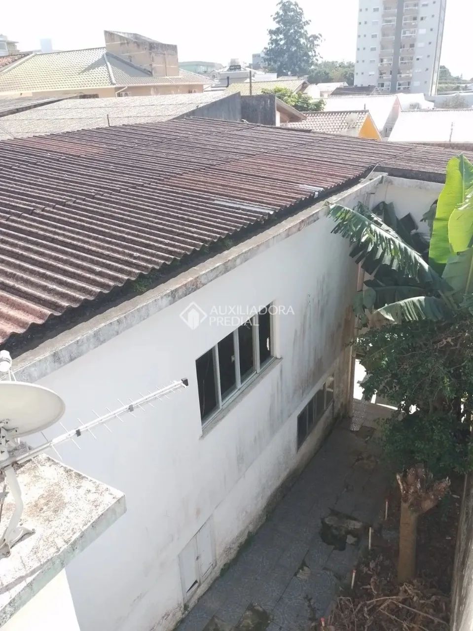 Terreno à venda no bairro Estreito com área de 125 m² em localização estratégica.