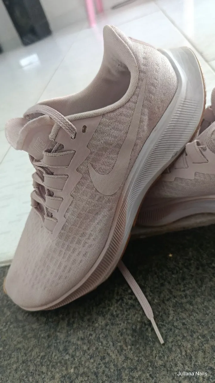 Tênis Nike Rosa - Conforto e Estilo!