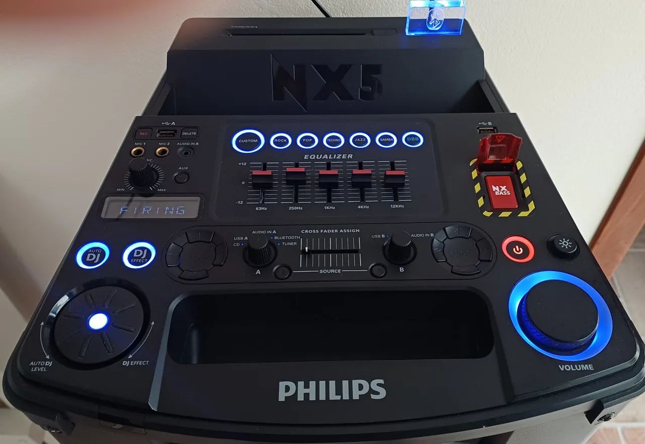Caixa de Som Portátil Philips com Luzes LED - Foto 2