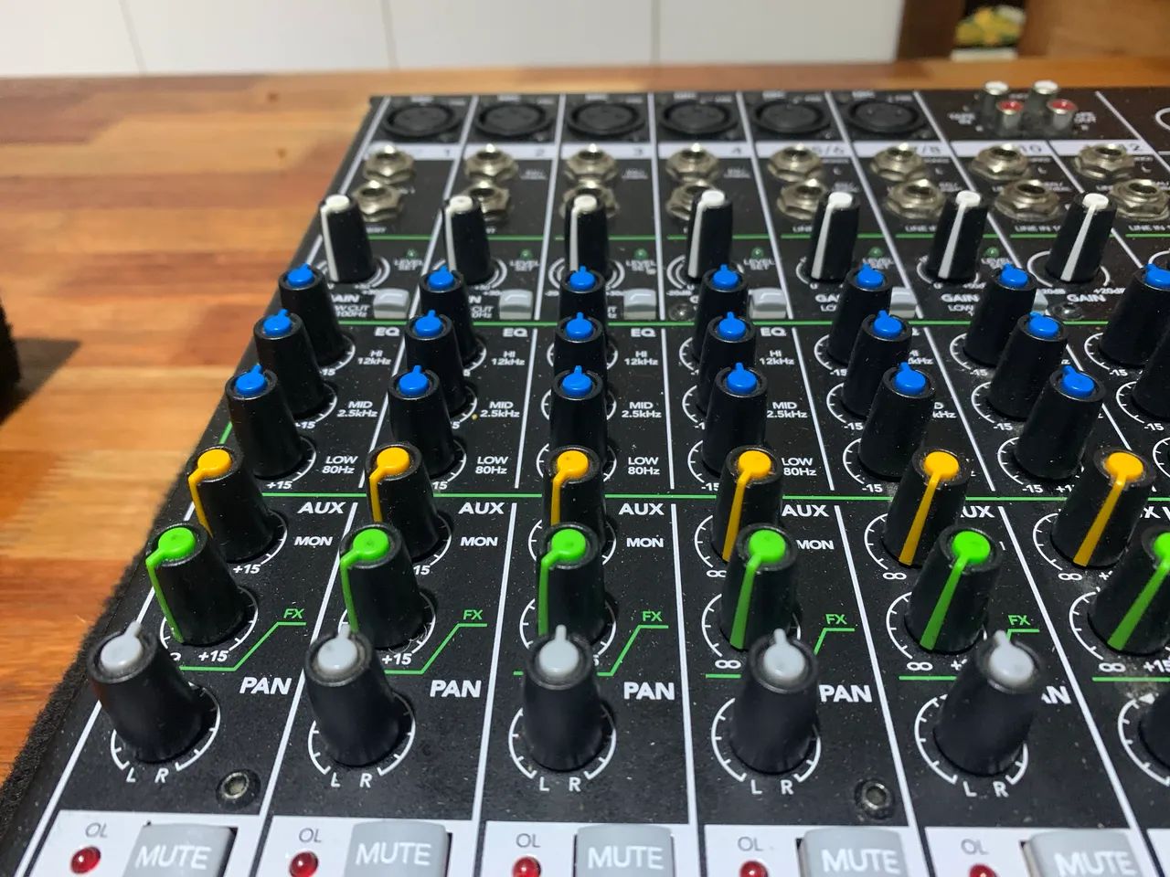 Mesa de som Mackie profx12 - 12 canais 