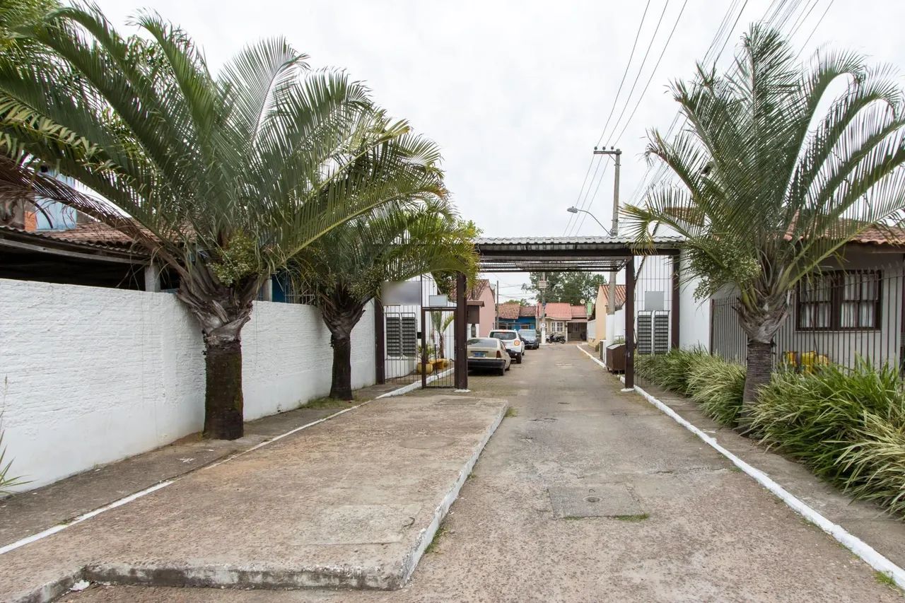 Casa terrea de 2 dormitórios, em excelente localização, amplo pátio e local tran - Foto 2