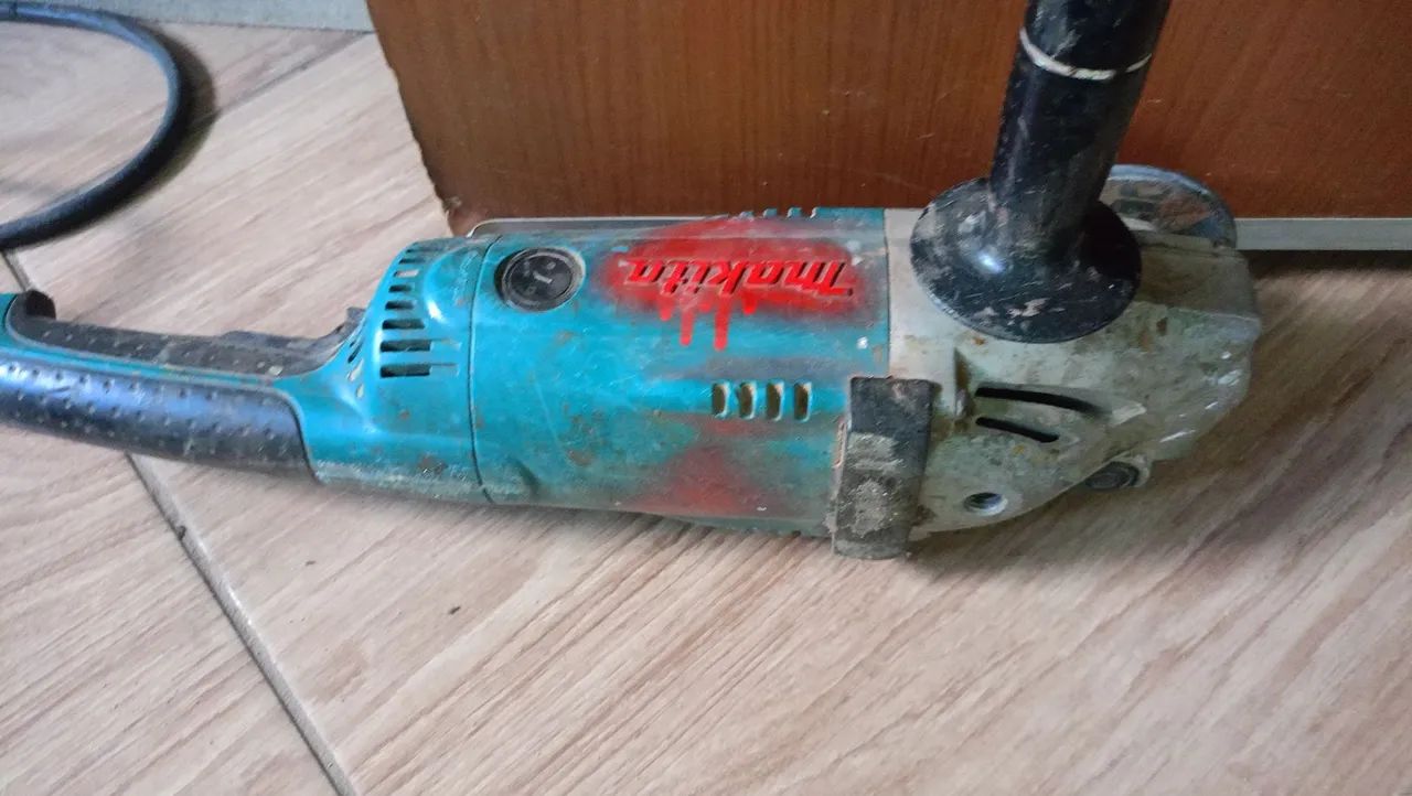 Esmerilhadeira Makita Usada