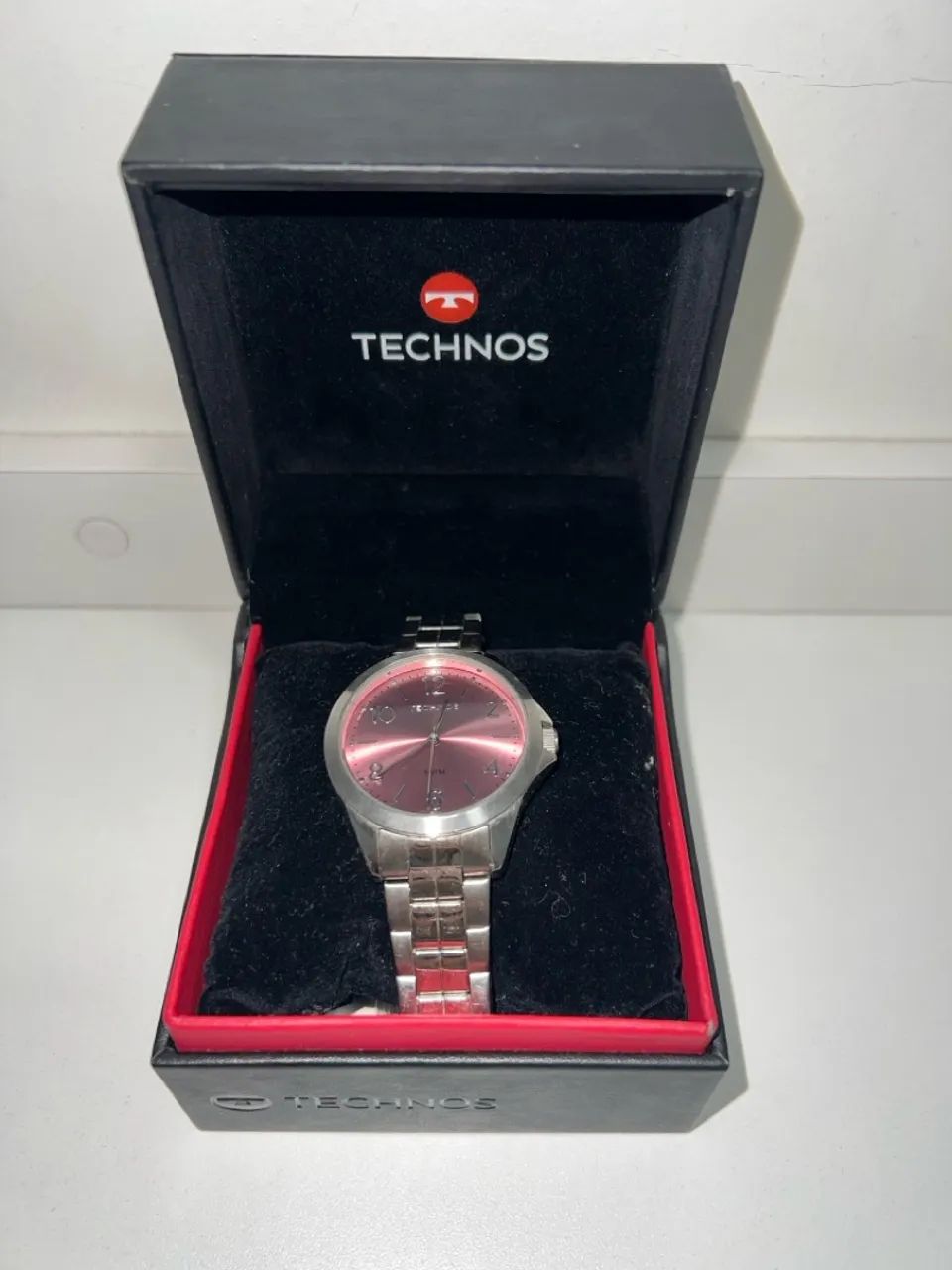 Relógio Technos com mostrador rosa