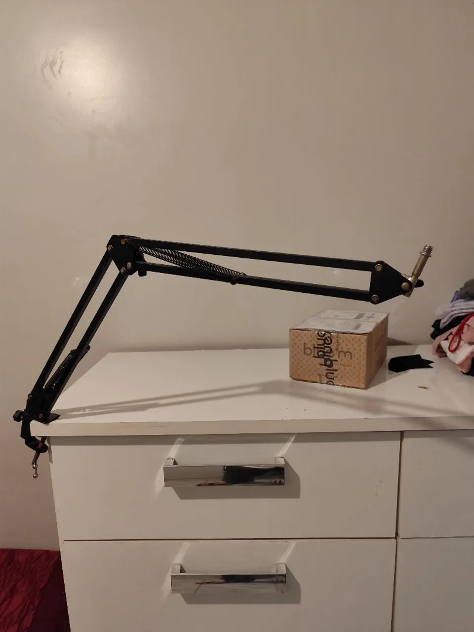 Braço articulado para microfone