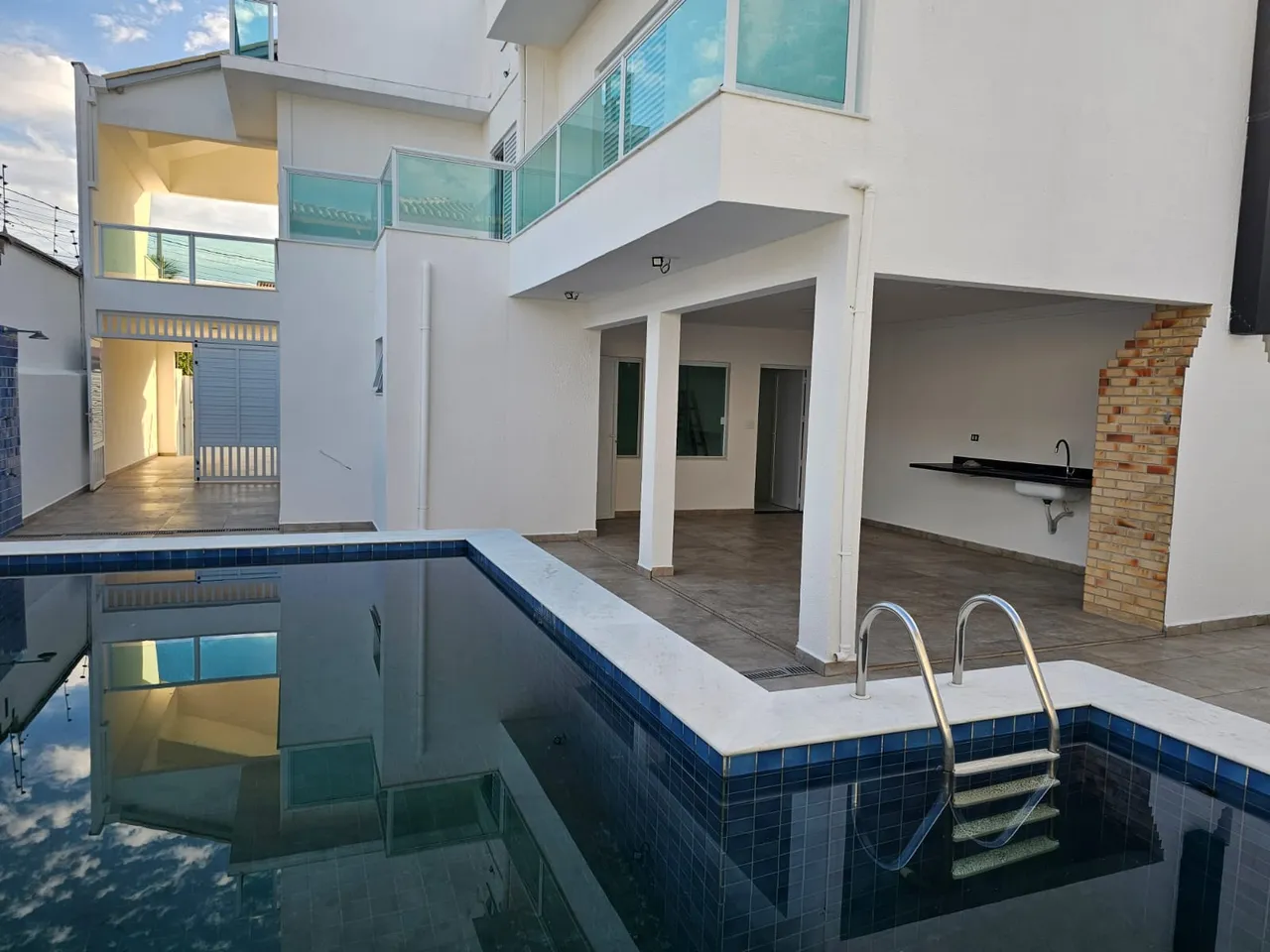 Casa com 3 Quartos para venda ou aluguel, 380m² - Balneario Josedy