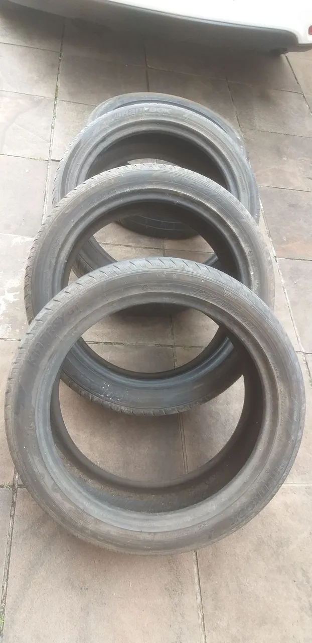 Conjunto de Pneus Hankook 245/45/19