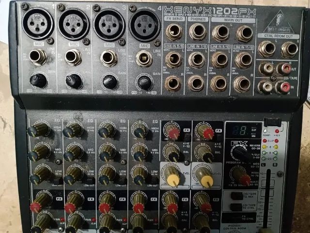 Mesa De Som 12 Canais Xenyx 1202SFX - Foto 4