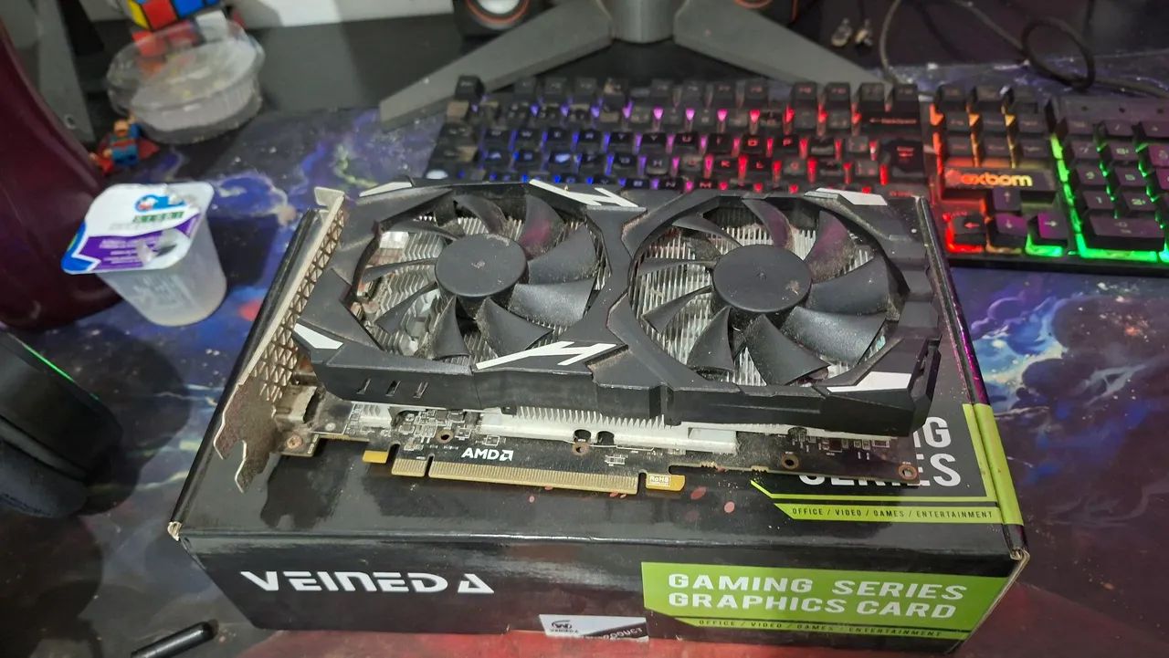 Placa de Vídeo AMD Veineda - COM DEFEITO / PARA RETIRADA DE PEÇAS - Foto 4
