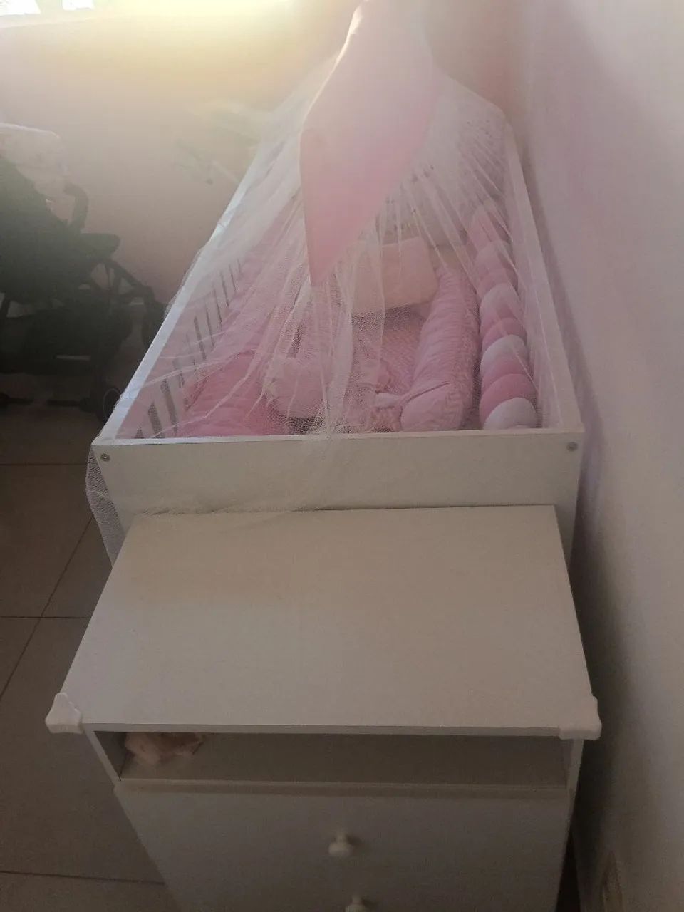 Vende se berço infantil com cômoda  - Foto 4