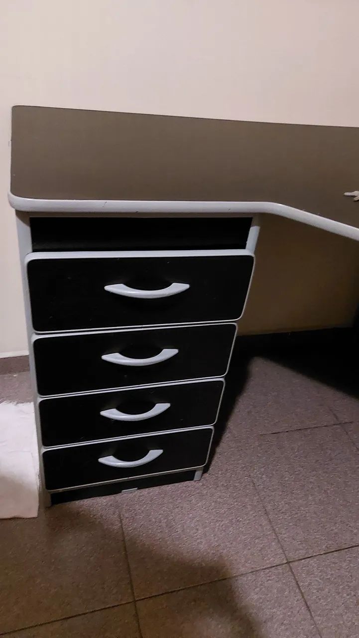 Mesa de canto de escritório em L preta - Foto 2