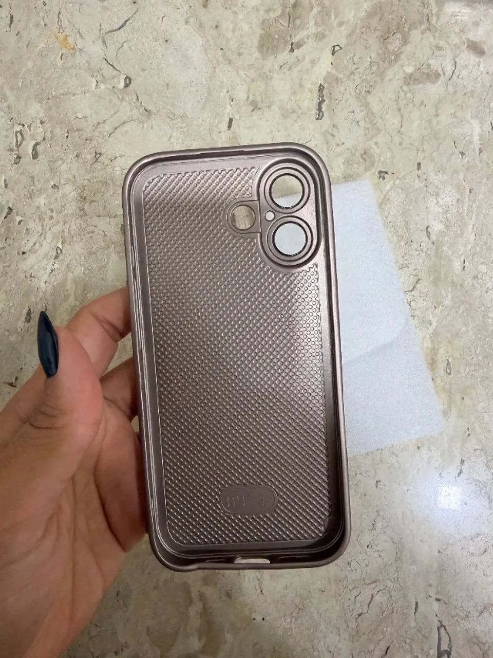 Capinha dourada IPhone 17 - Foto 4