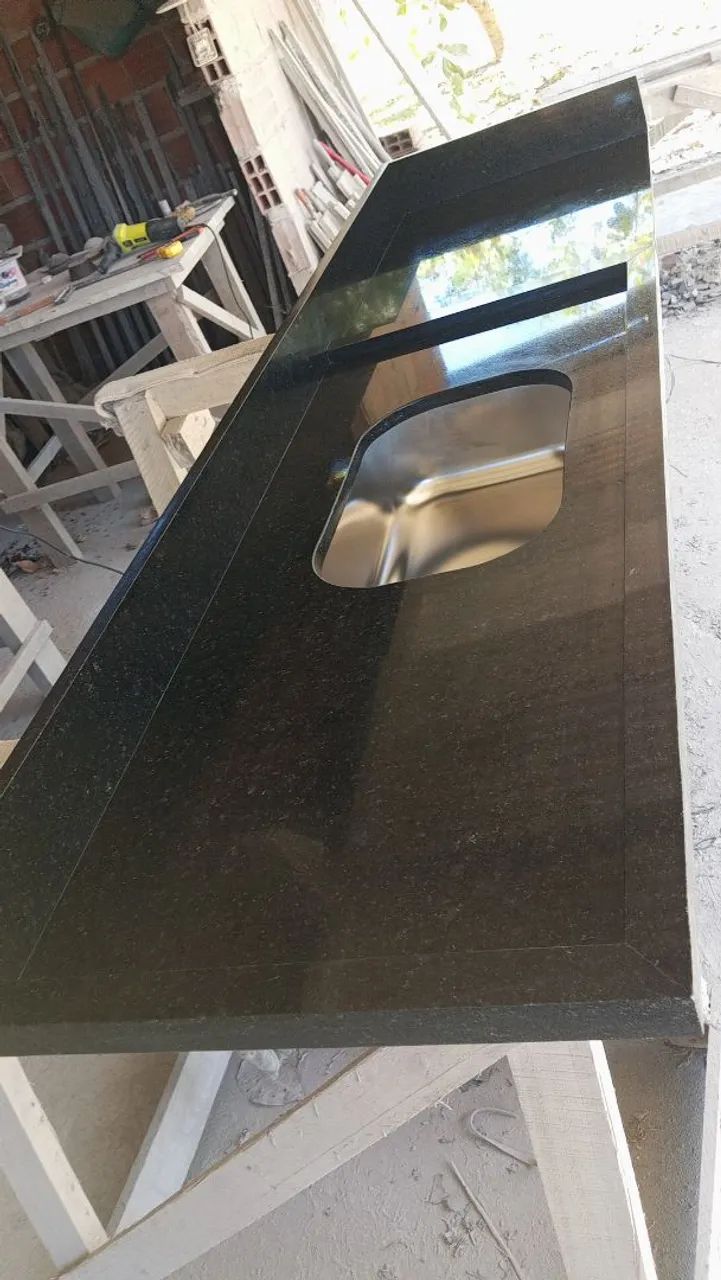 Uma pia de 190 por 55 no preto são grabiel valor avista 1.000 reais 