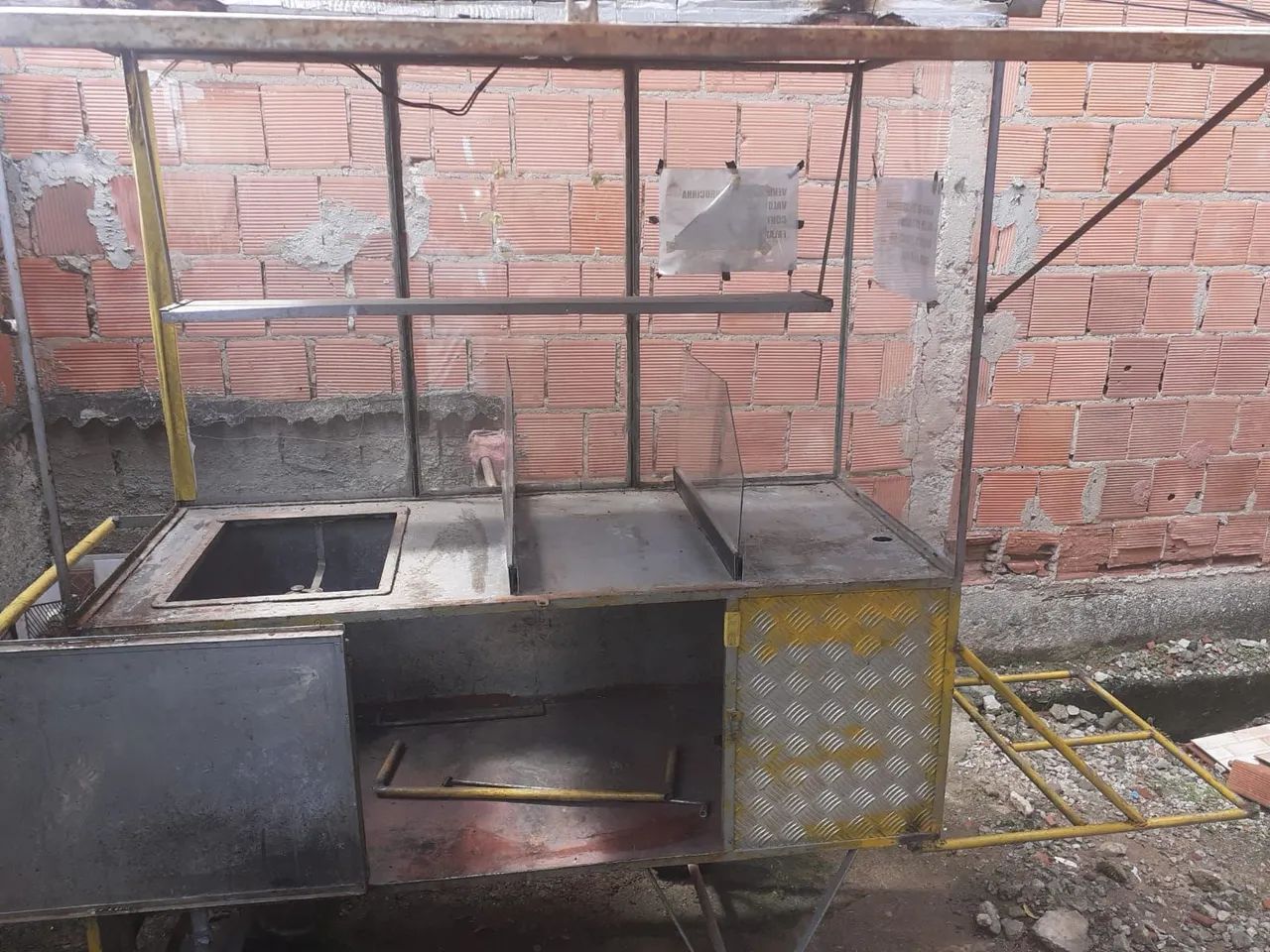 Vende-se uma carrocinha de lanche 
