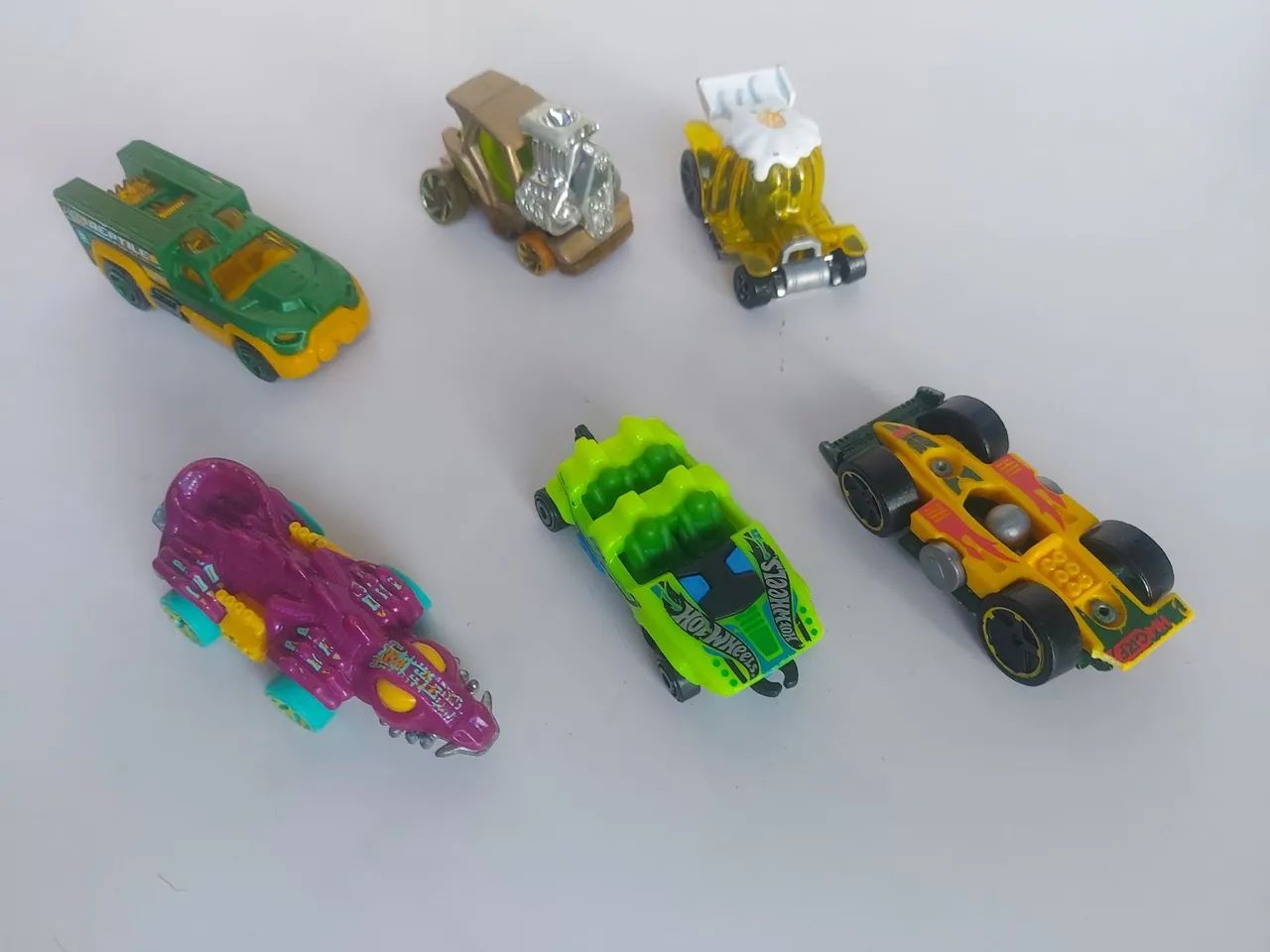  Lote com 6 hot wheels street beasts e outros modelos